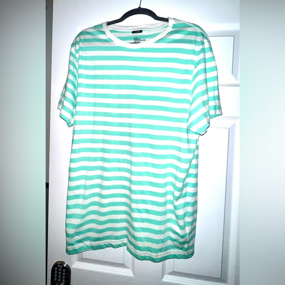 Mens H&M Tee. Size Large